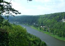 Blick auf die Elbe von einem Teil des Rauenstein